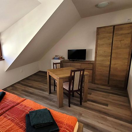 Penzion a wellness U Třeboňské madony Exterior foto