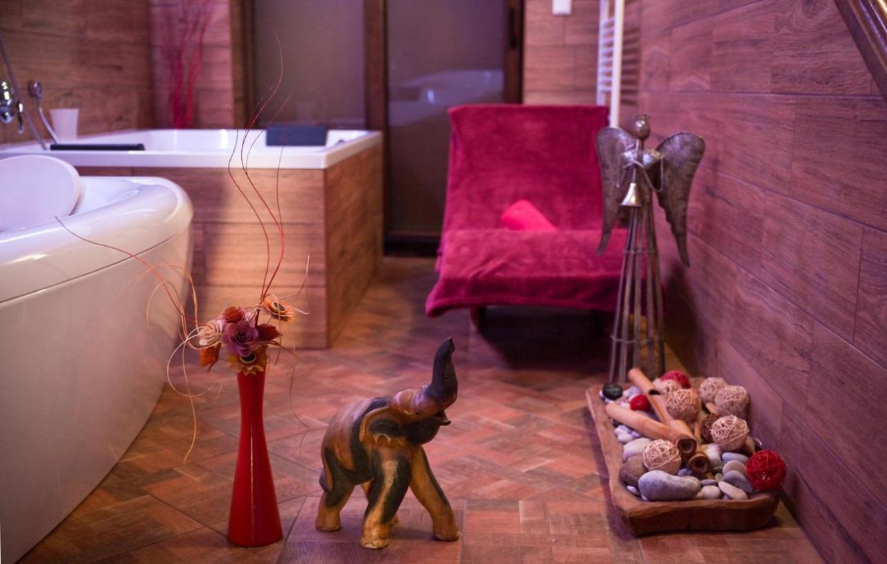 Penzion a wellness U Třeboňské madony Exterior foto