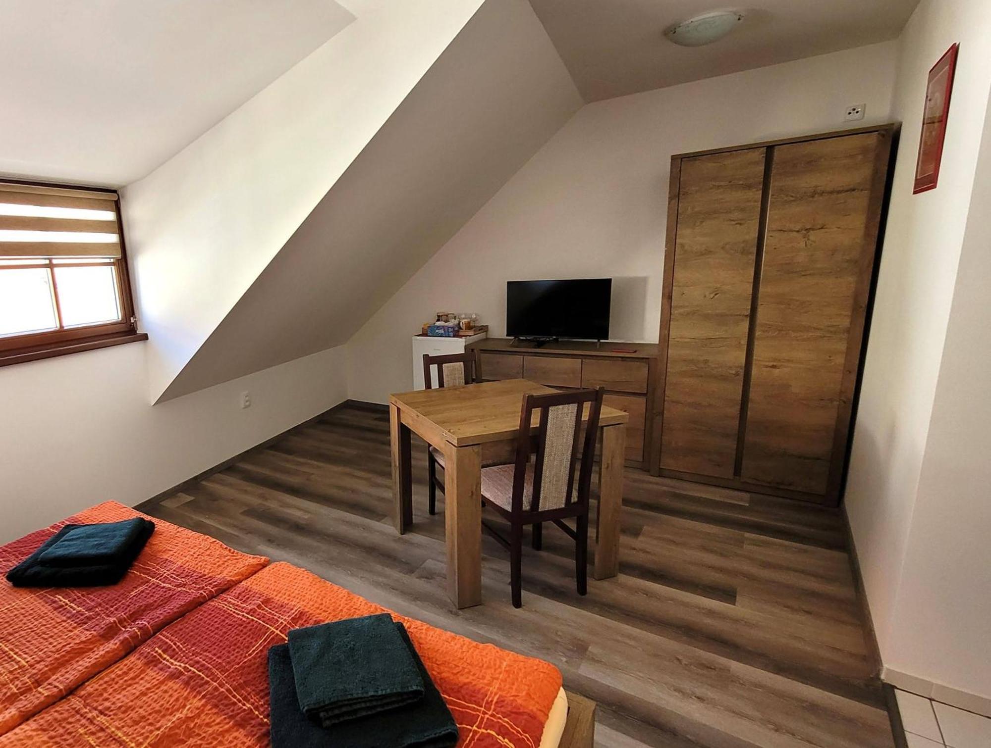 Penzion a wellness U Třeboňské madony Exterior foto