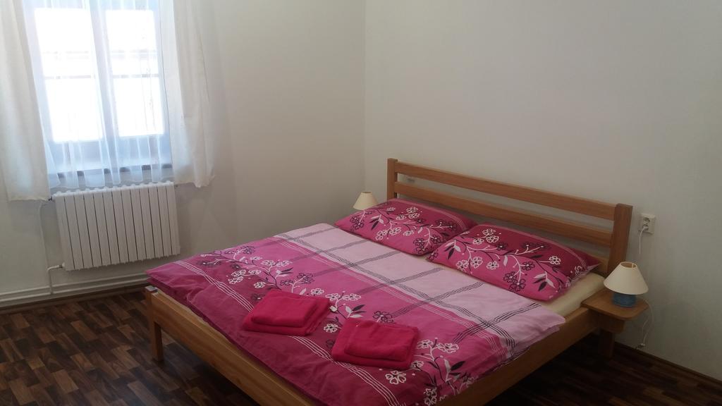 Penzion a wellness U Třeboňské madony Exterior foto