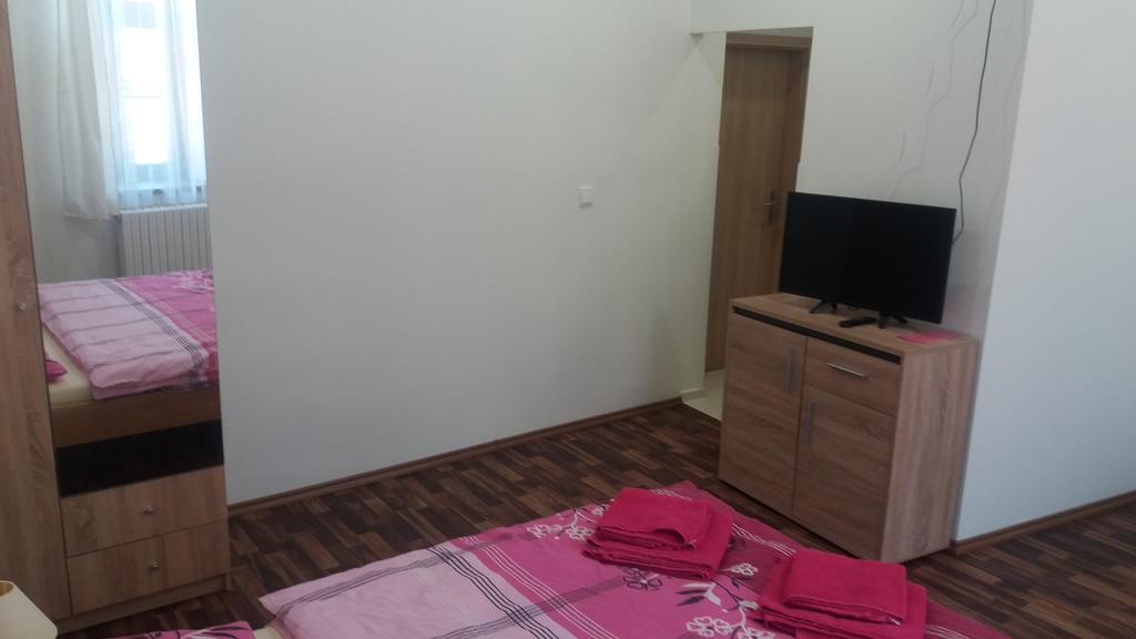 Penzion a wellness U Třeboňské madony Exterior foto